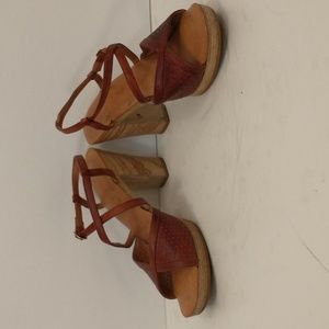 70s Vintage Platform High Heel Sandals sz 7 - 7.5 Leather w Fancy Wood Seventies
